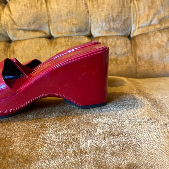 Via Spiga Red Gloss Slip On Wedges - Picture 4 of 10